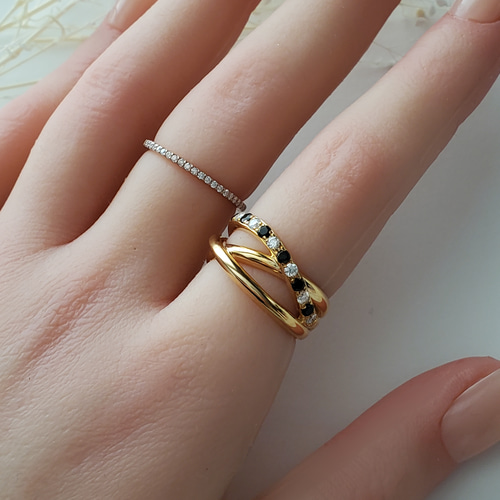 ブラックオニキスⅹモアッサナイトの3連レイヤードゴールドリングSV925