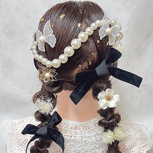 蝶々とリボンのツインテール髪飾り ホワイトブラック ランダムパール