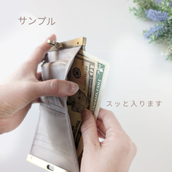 お札が折らずに入るミニ財布◆ホルスタイン柄ハラコ本革×ボルドー本革◆コンパクト 二つ折りレザー財布  直線口金 こっくり 3枚目の画像