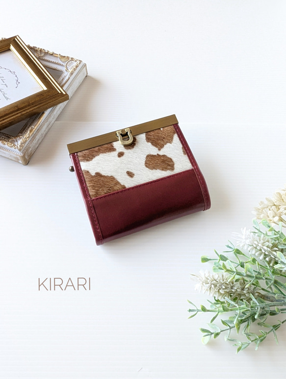 お札が折らずに入るミニ財布◆ホルスタイン柄ハラコ本革×ボルドー本革◆コンパクト 二つ折りレザー財布  直線口金 こっくり 1枚目の画像
