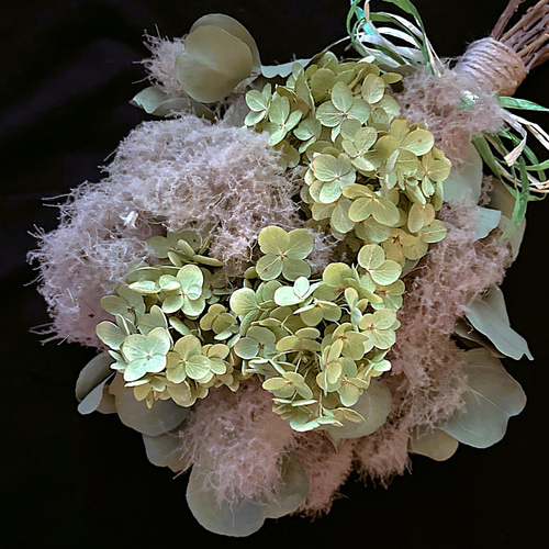 スモークツリーとアジサイ、ユーカリ・ポポラスのナチュラルで可愛い