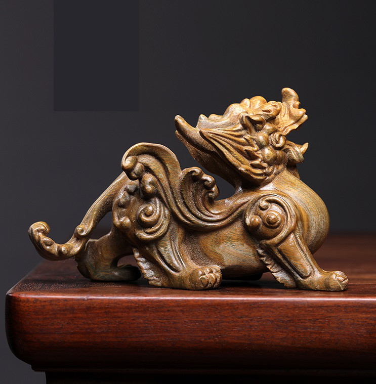 天然緑檀木　木彫りの貔貅　覇気満々である貔貅　吉祥の寓意　マスコット　置物　プレゼント