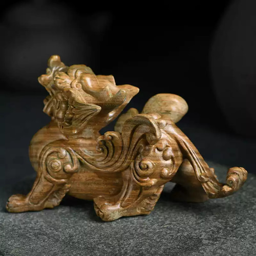 天然緑檀木 木彫りの貔貅 覇気満々である貔貅 吉祥の寓意 マスコット