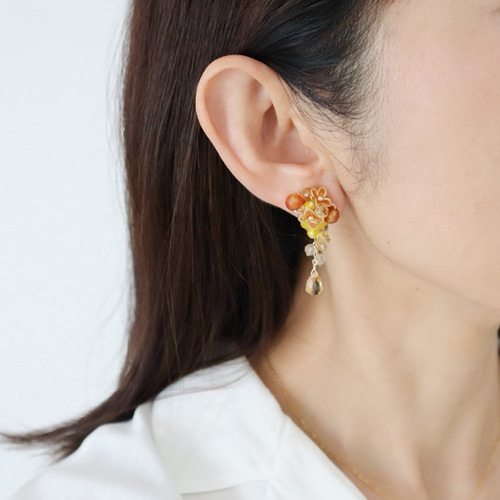 秋風に揺れる 金木犀×天然石 ピアス/イヤリング ピアス（スタッド・一