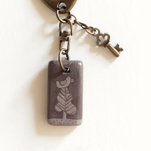 木で作ったキーホルダー】 木と小鳥 北欧テイスト キーリング mimizuku