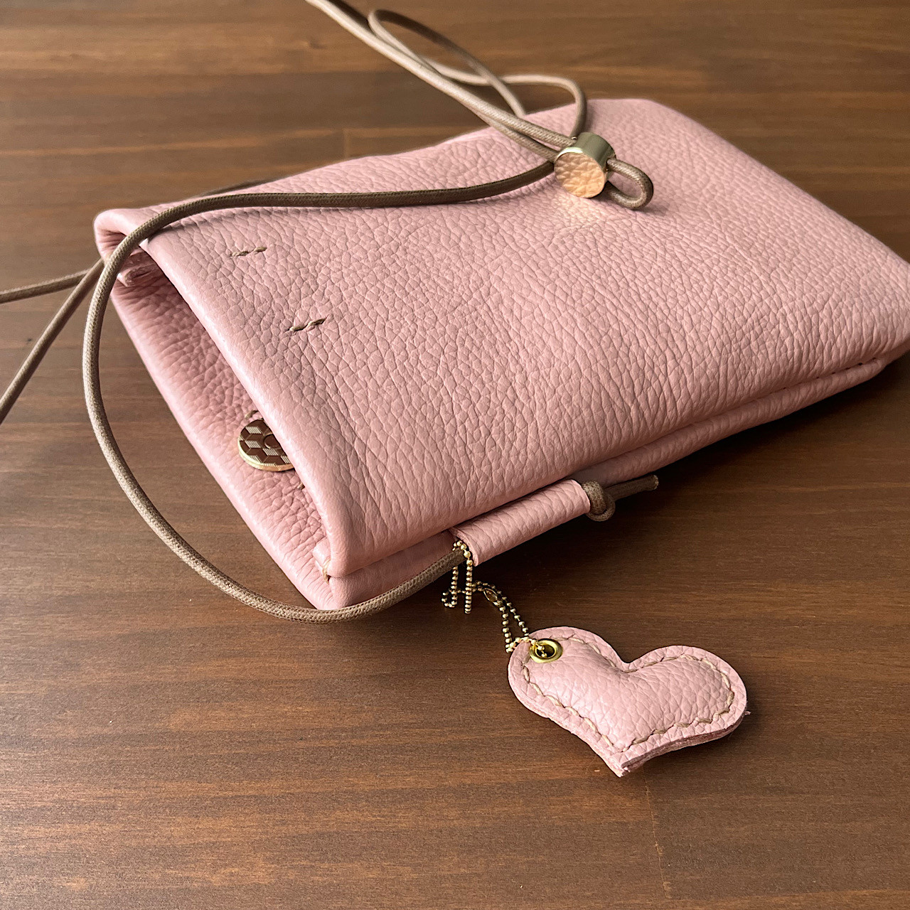 ♡チャーム　ピンク　スマホショルダー