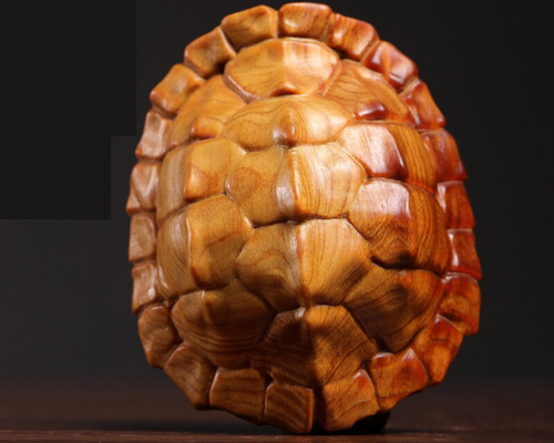 天然崖柏木 木彫りの亀の甲羅 富をもたらす 精細に彫刻する芸術