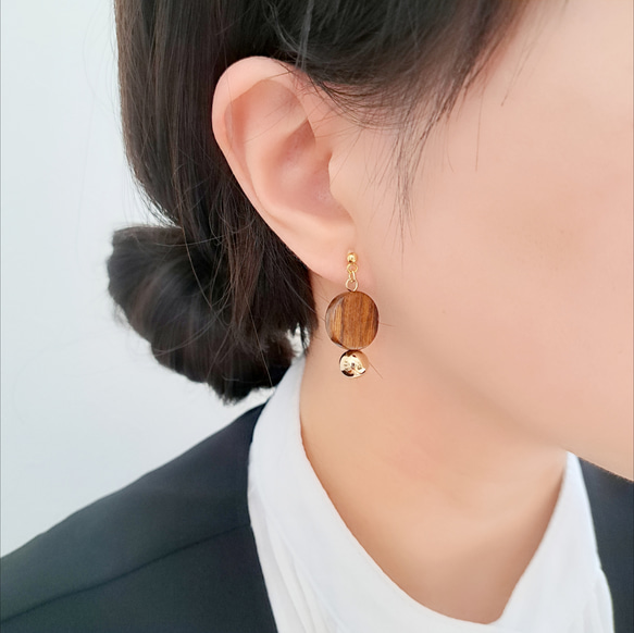 ブラウン系　ビジュー　ピアス　ハンドメイド　イヤリング変更可 アイボリー、ダークブラウン菱形ピアス・イヤリング変更可／透かし彫