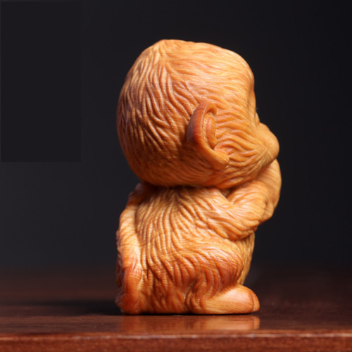 天然崖柏木 可愛い 木彫りの悟空ちゃん やんちゃな子ザル 「言うな