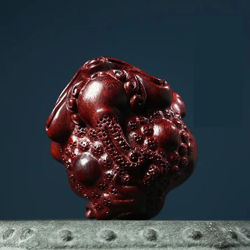 天然紫檀木 木彫りの三足金蟾 キモカワ 財を招く マスコット 茶道置物