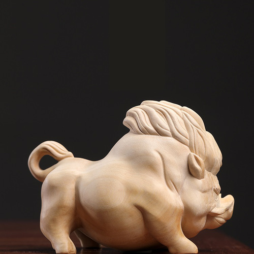 天然黄楊木 木彫りのイノシシ 獰猛、覇気 パワー感あふれる 干支