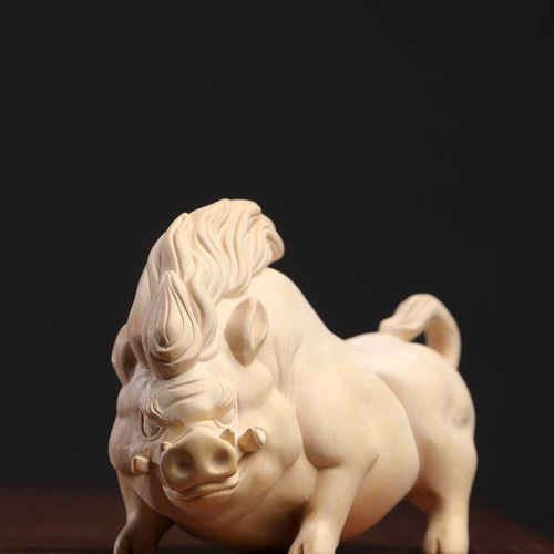 天然黄楊木 木彫りのイノシシ 獰猛、覇気 パワー感あふれる 干支