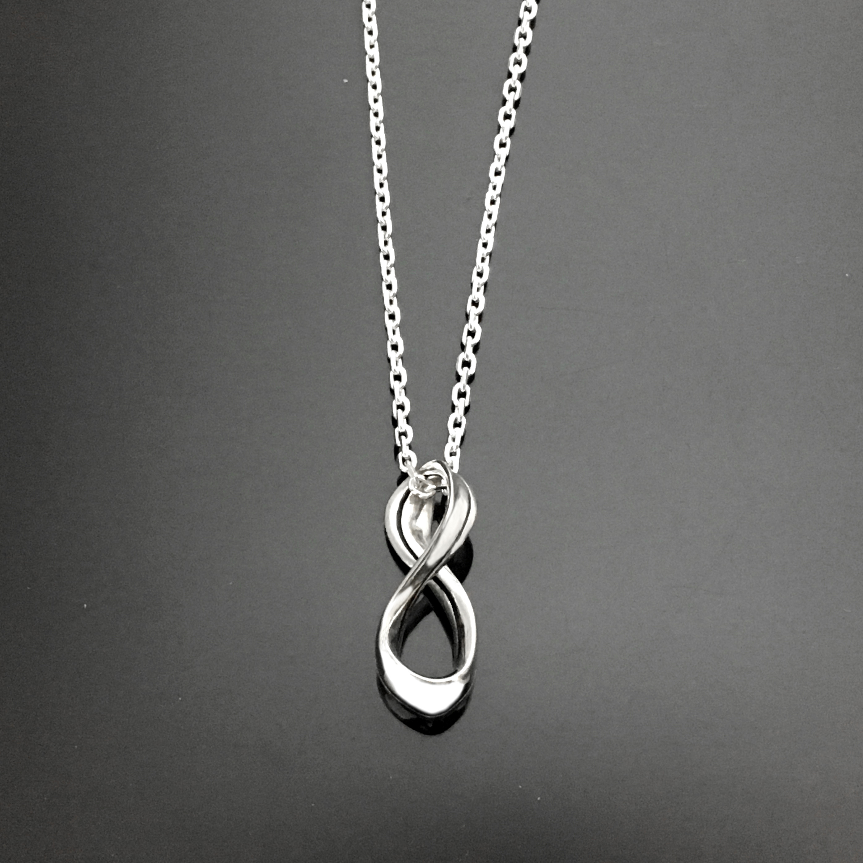 シンプルなメビウスペンダント