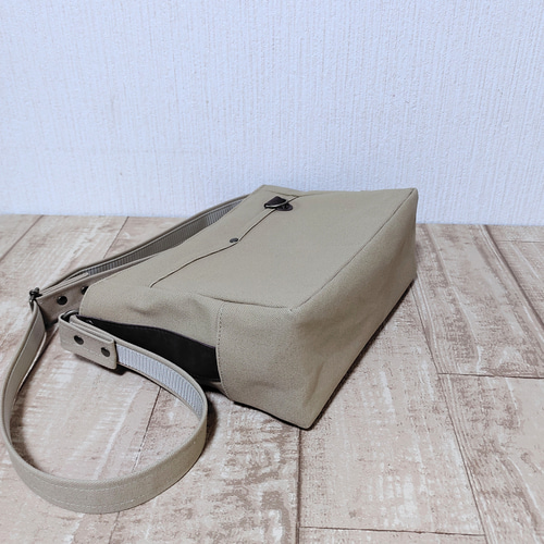 メッセンジャーショルダーバッグ（サンドベージュ） メッセンジャー