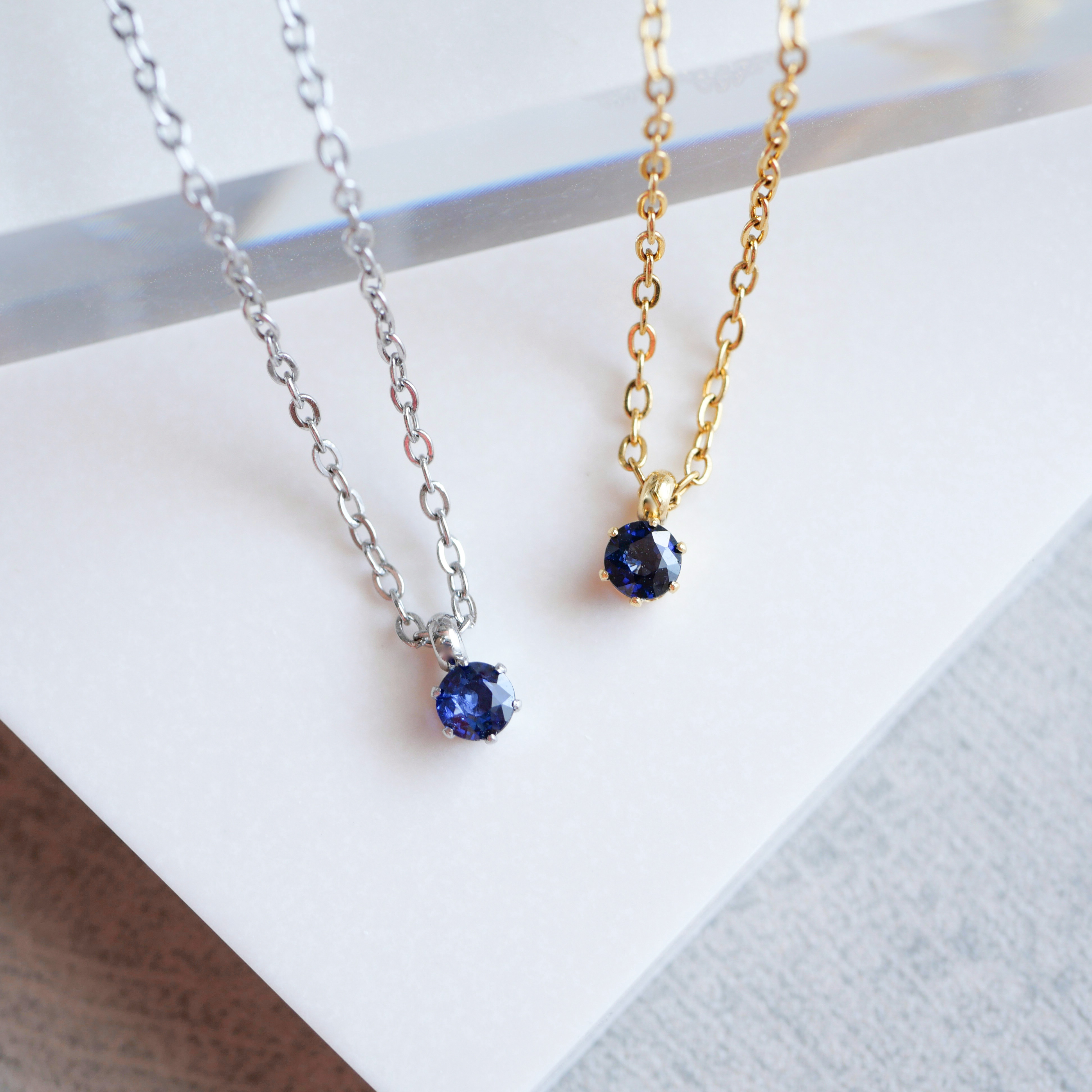 ブルーサファイアネックレス　小粒サイズ　 付けっぱなしOK  ９月誕生石　ゴールド シルバー　金属アレルギー対応　天然石