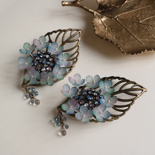 雨の日に目覚める 額紫陽花＊ブローチ 雫 揺れる ヴィンテージ