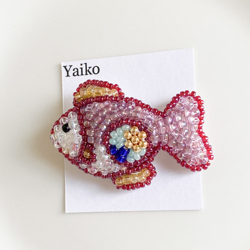 ビーズブローチ【淡色のお魚】ビーズ刺繍 ブローチ ヤイコ@手づくり 