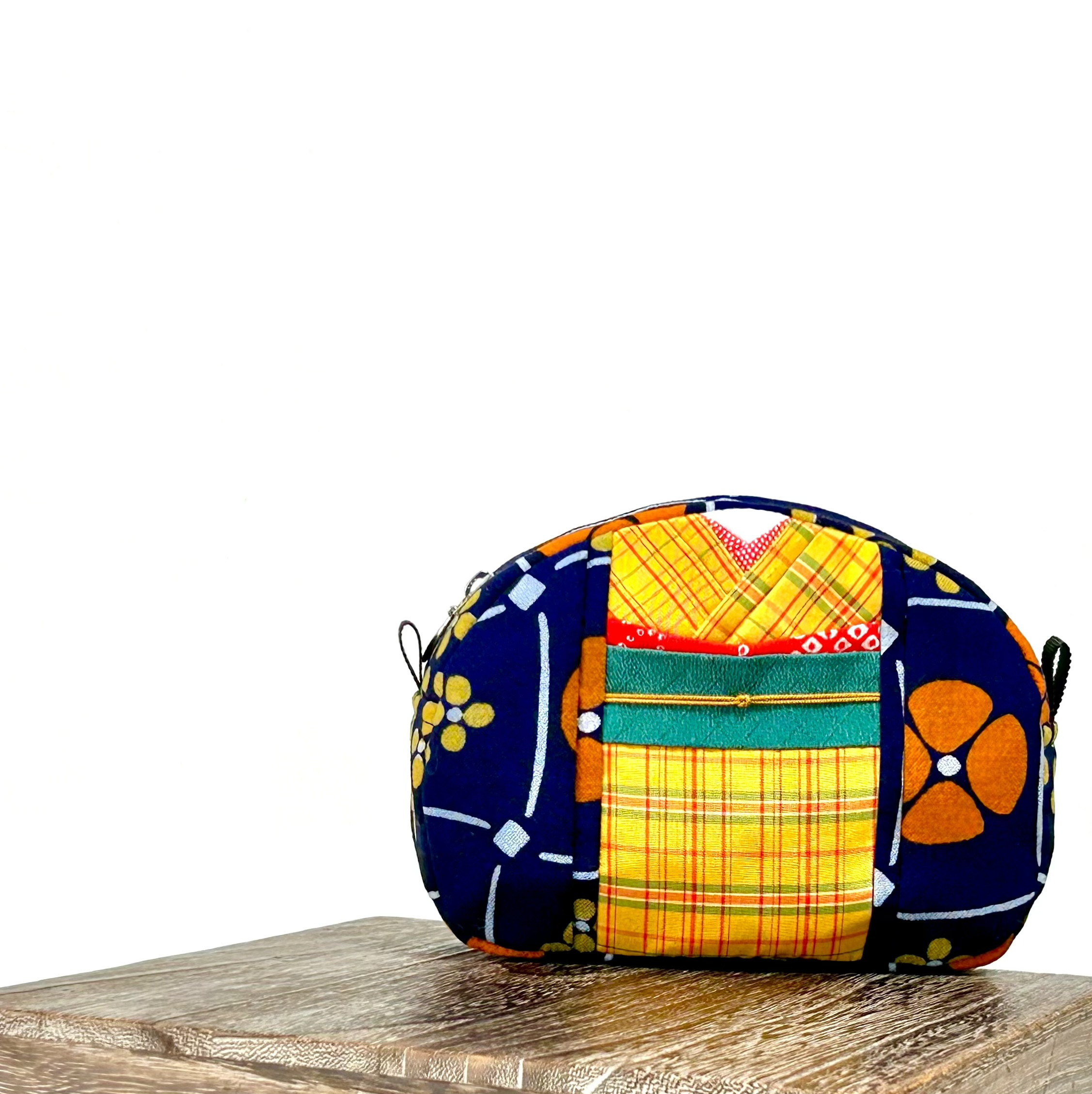 〈一点もの〉きものポーチ（羽織り型通しマチ/綿入り）KP-HMc-001