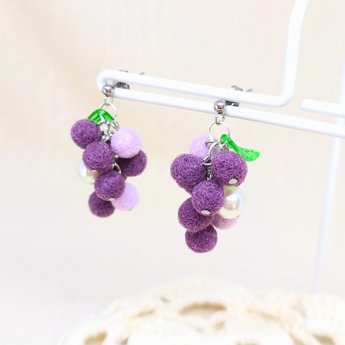 パープル　シンプル　ボール　ハンドメイド　イヤリング　アクセサリー　ブドウ ぶどうのピアス 羊毛 フェルト 果物シリーズ イヤリング