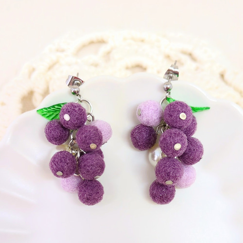 パープル　シンプル　ボール　ハンドメイド　イヤリング　アクセサリー　ブドウ パープル シンプル ボール ハンドメイド イヤリング アクセサリー