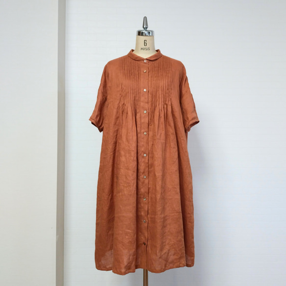 リネン100% テラコッタカラーのゆったりピンタック・ワンピース  