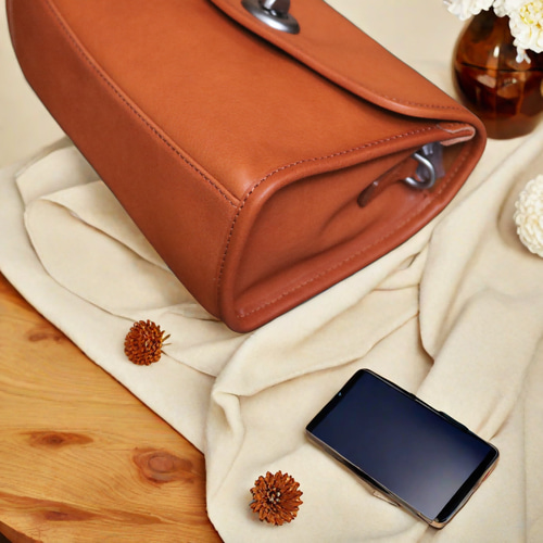 ショルダーバッグ ヌメ革 レザークラフト ミニマルでエレガントな