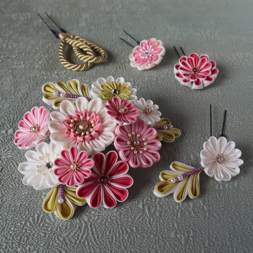 つまみ細工 髪飾【初明り】コーム 簪 かんざし 白 ピンク 正絹 シルク  