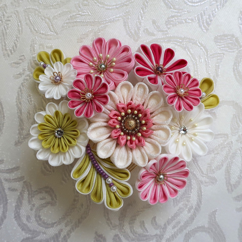 つまみ細工 髪飾【初明り】コーム 簪 かんざし 白 ピンク 正絹 シルク  