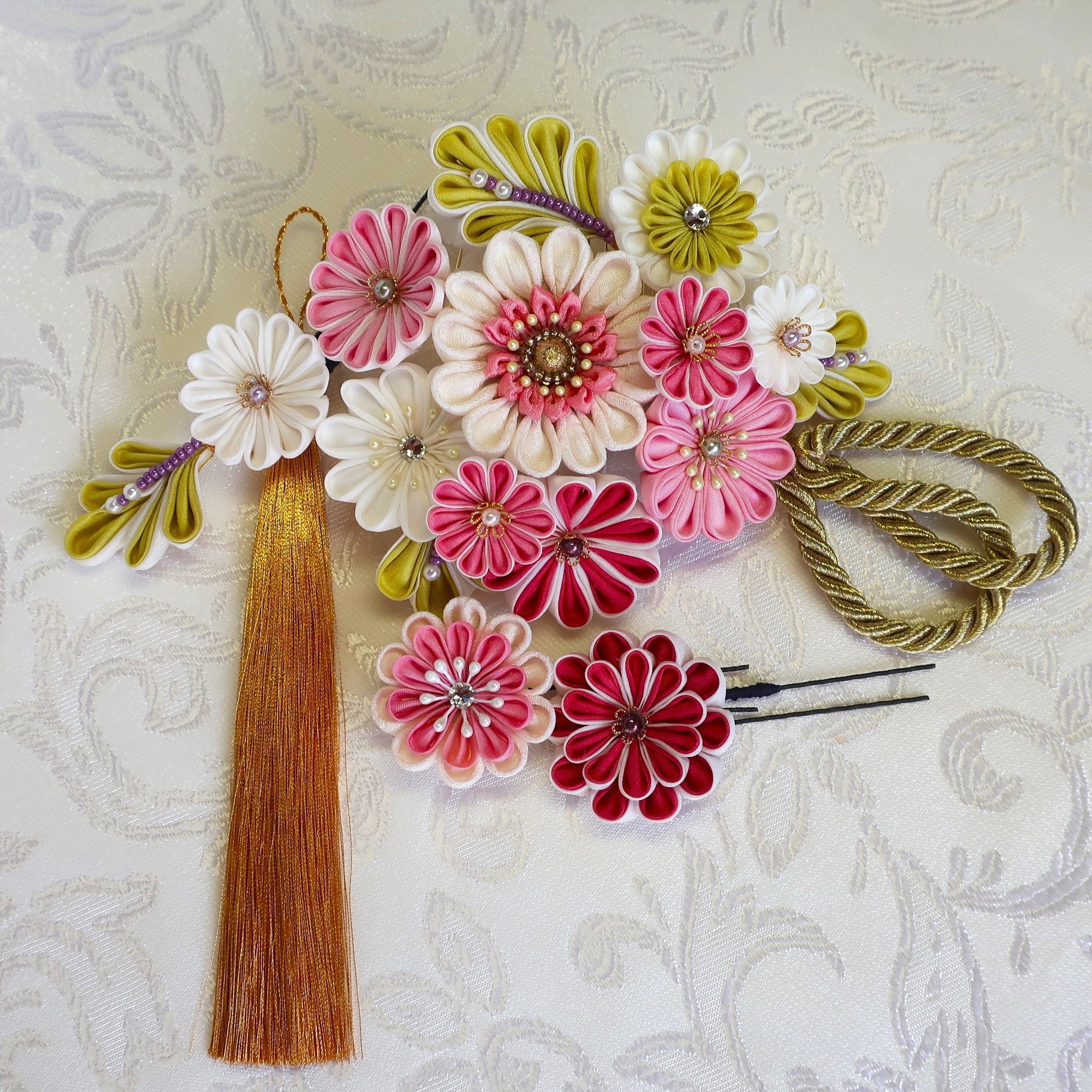 つまみ細工 髪飾【初明り】コーム　簪　かんざし　白　ピンク　正絹　シルクsilk　成人式髪飾り　七五三髪飾り