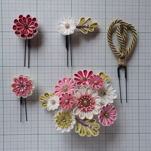 つまみ細工 髪飾【初明り】コーム 簪 かんざし 白 ピンク 正絹 シルク  