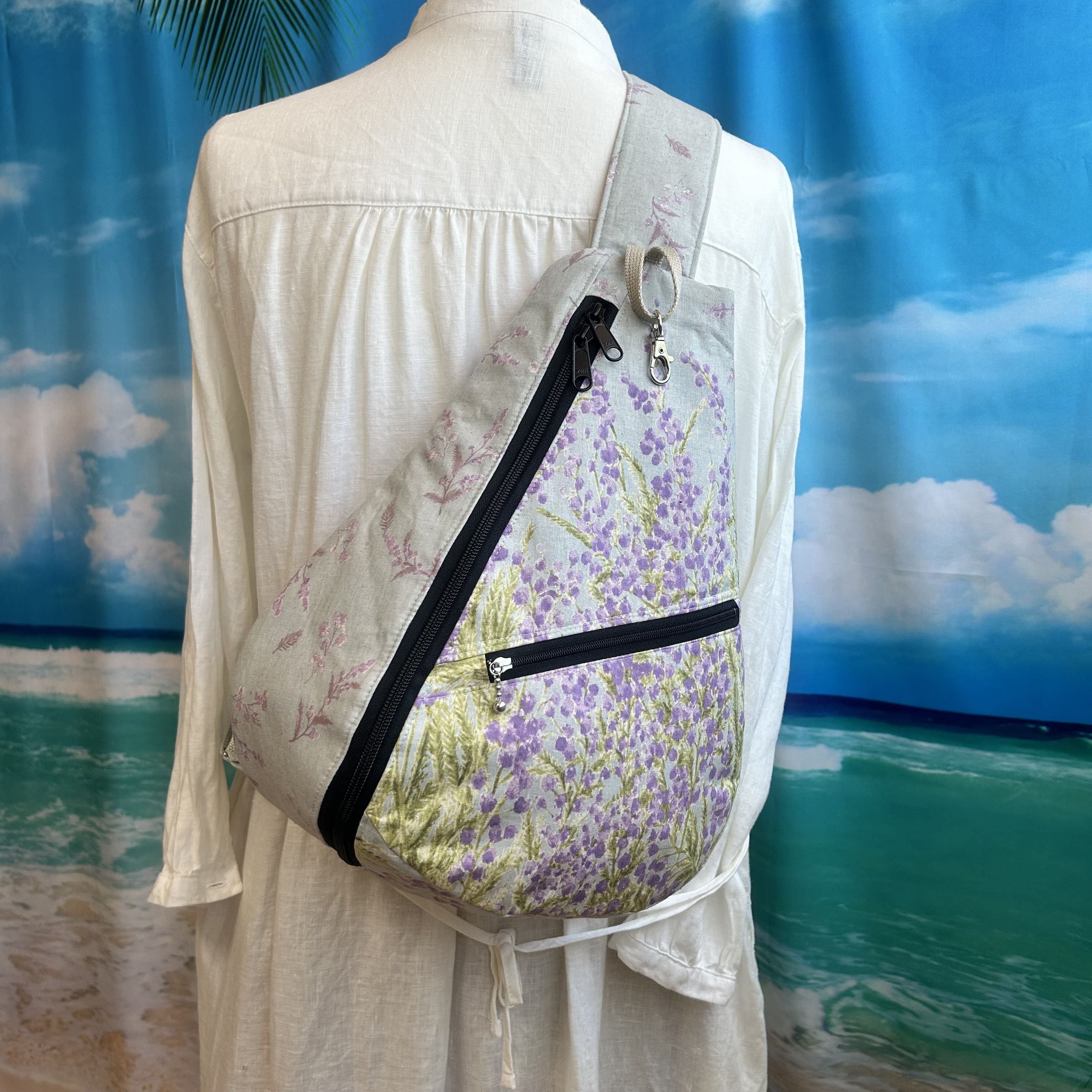 両開きファスナー開閉　しずく型　ワンショルダーバック　ボディーバック　長さ調節可能　ミモザ　ライトグレー③