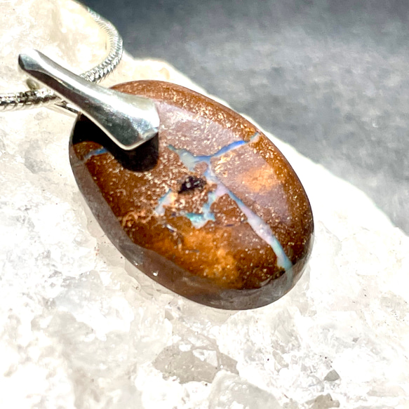 7.45ct ボルダーオパール　シルバーペンダント　シルバーチェーン付き 4枚目の画像