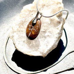 7.45ct ボルダーオパール　シルバーペンダント　シルバーチェーン付き 1枚目の画像