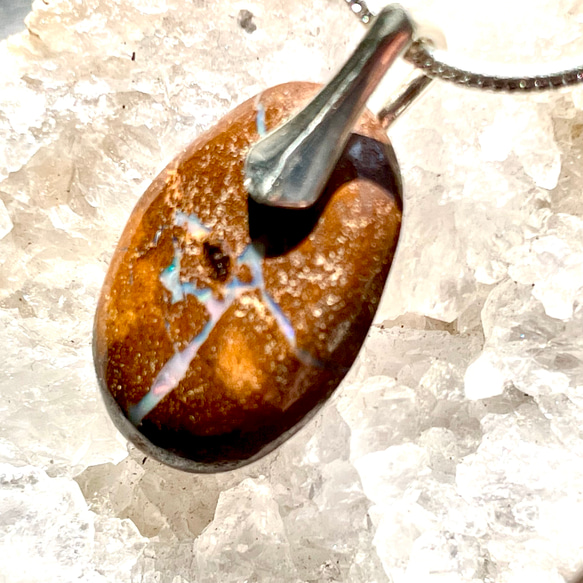 7.45ct ボルダーオパール　シルバーペンダント　シルバーチェーン付き 3枚目の画像
