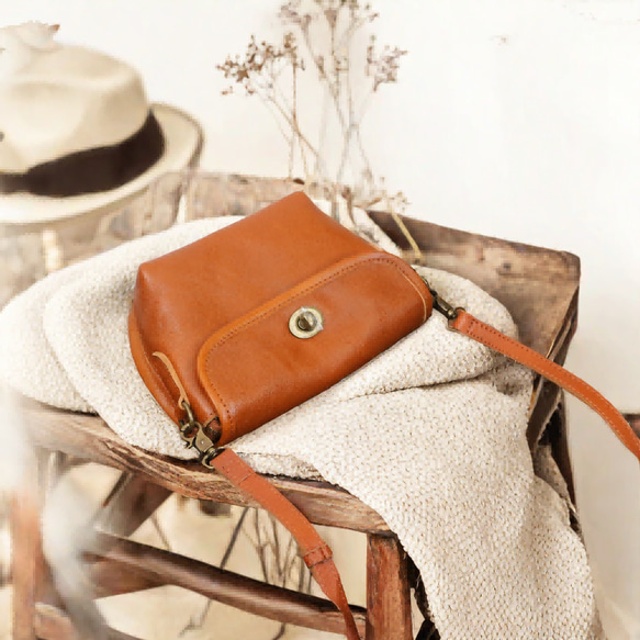 通勤にぴったり！ヴィンテージ風オリジナルミニマルショルダーバッグ