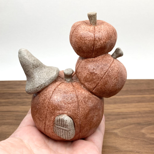 ハロウィンかぼちゃ積んじゃいました邸」 ミニカボチャとお化けも