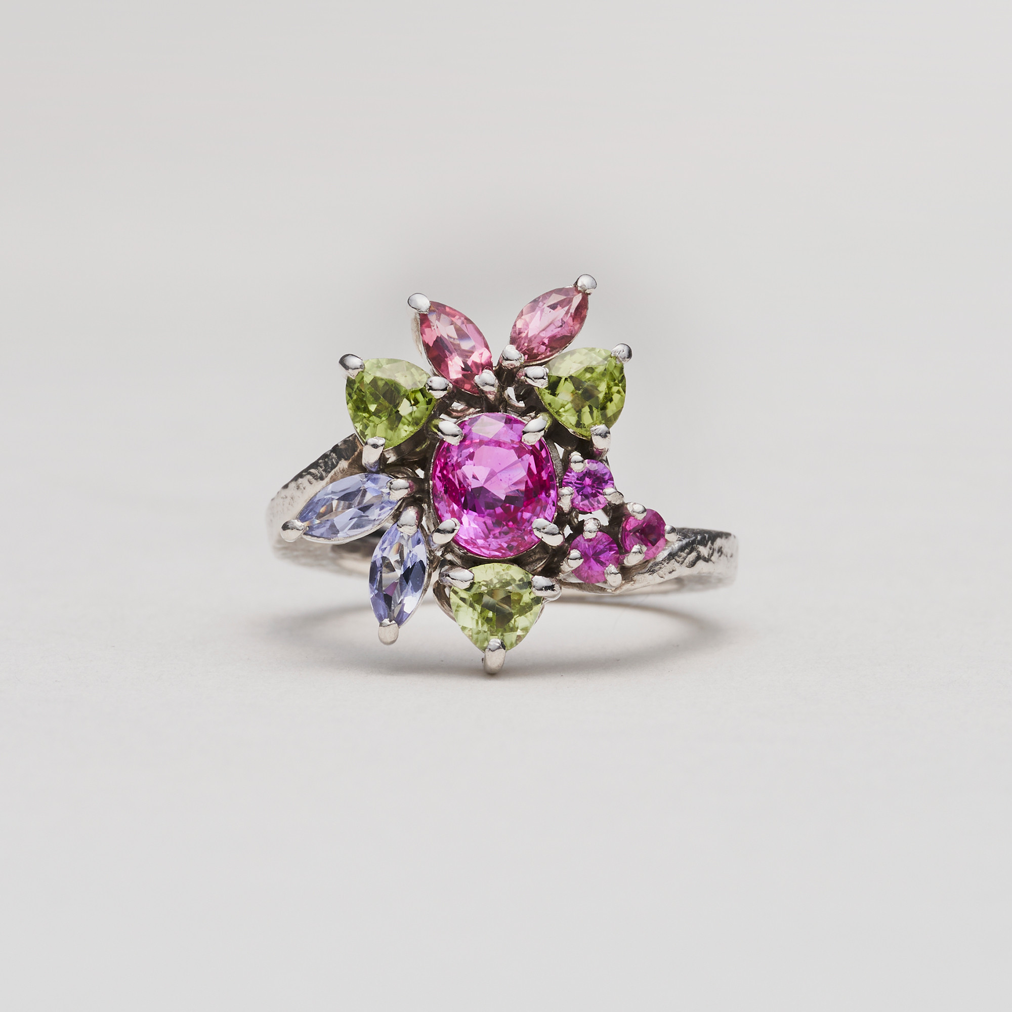 20%OFF  Pt900 ピンクサファイアと色石のブーケリング