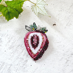 【あい】オートクチュールビーズ刺繡　タンブラー・クロワッサンブローチ af7349c1728e11a1188ac9573fdb3d