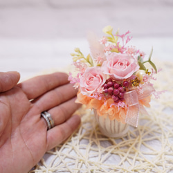 母の日ギフトにぴったり！　ミニローズアレンジメント　プリザーブドフラワー　ケース付き　３色 4枚目の画像