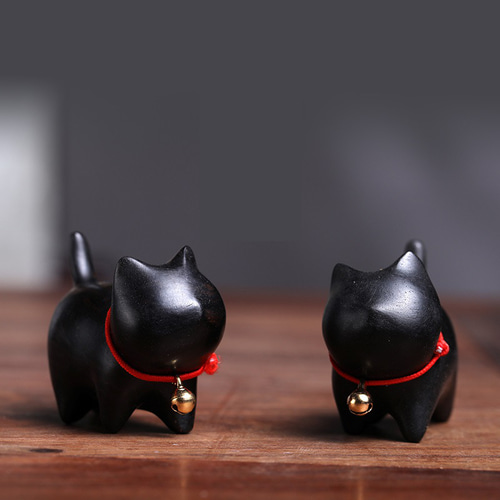 天然黒檀木 萌え萌え 木彫りの財を招く猫 鈴をつける無面猫 置物 装飾