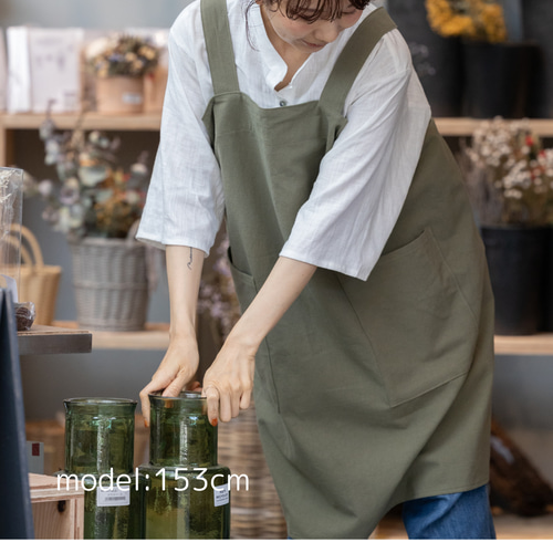 カーキ】シンプルで長く使える ワイドエプロン ノーアイロン バック