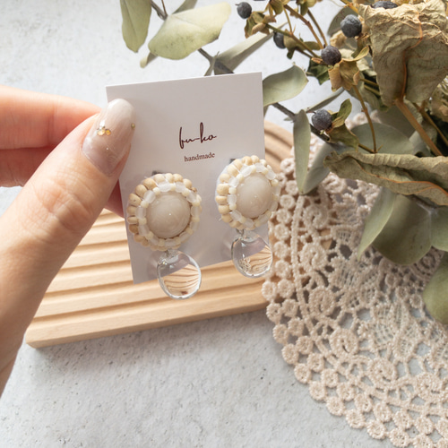 【専用】ビーズ刺繍ピアス　アクアカボションにアンティークブルーゴールドリボン 専用】ビーズ刺繍ピアス アクアカボションにアンティークブルー