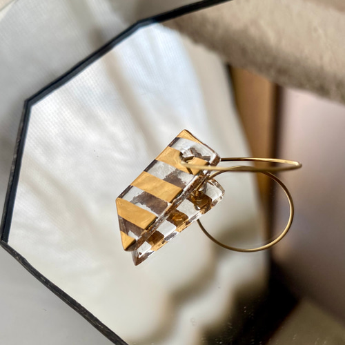 フープピアス ONLY 金属製 赤いポーチ付き フープピアス ONLY 金属製