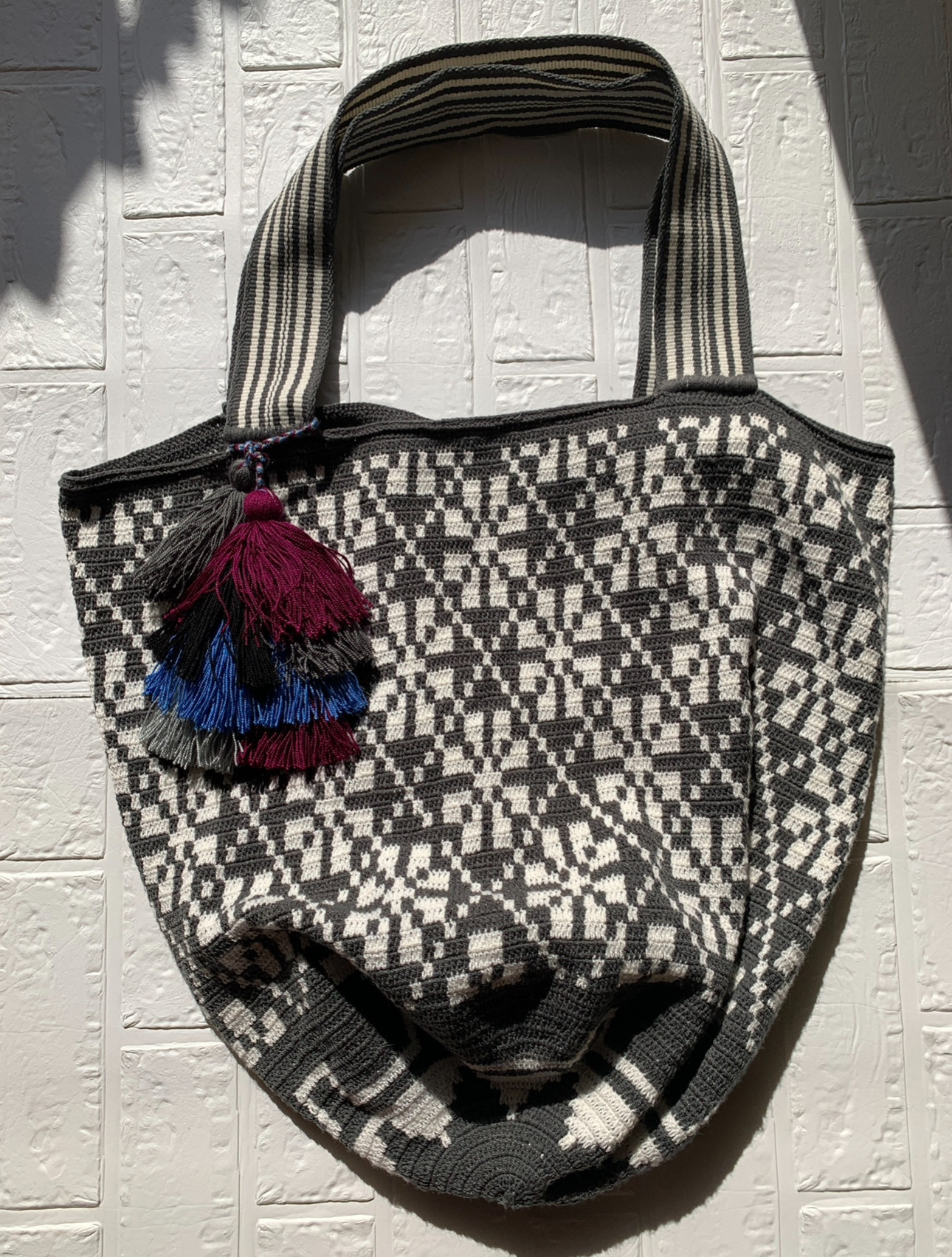 コロンビア発Wayuu SUSUトートバッグ monotone gris XXLサイズ