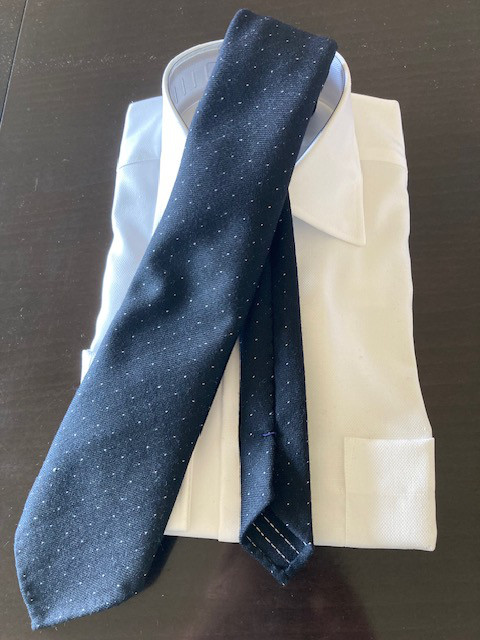 ウール100％フルハンドのセッテピエゲネクタイ　イタリア仕込みの一枚仕立です。