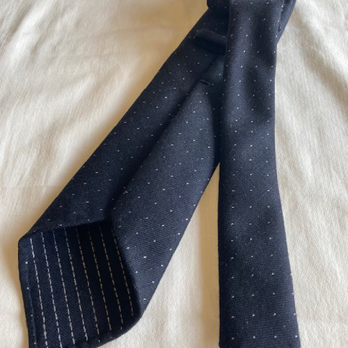 ウール100％フルハンドのセッテピエゲネクタイ イタリア仕込みの一枚