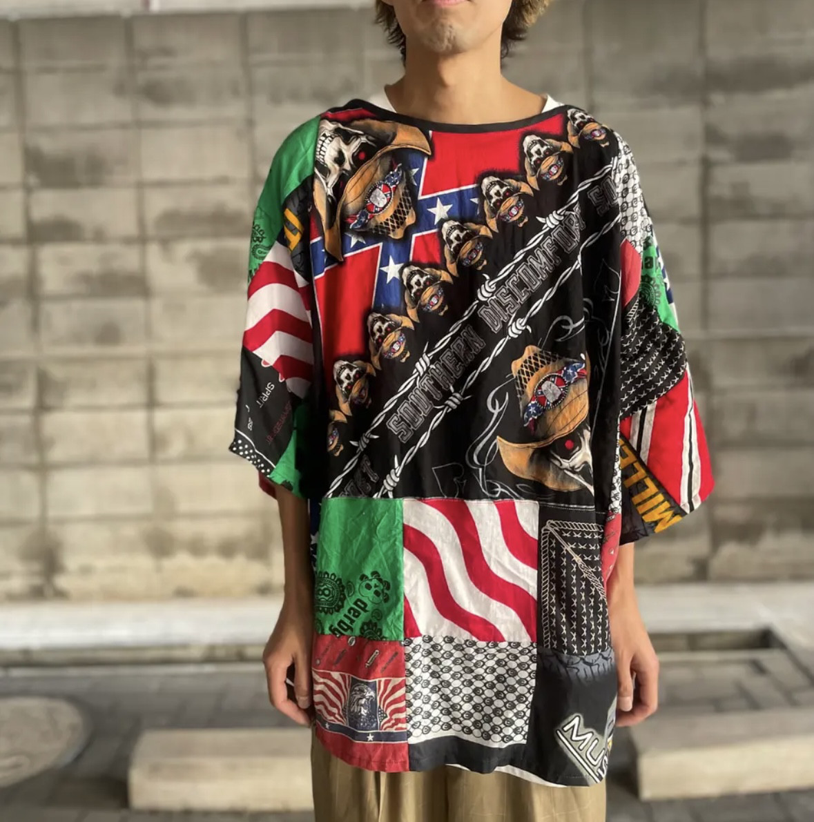 古着　ヴィンテージ　vintage Tシャツ　リメイク　リメイクTシャツ　バンダナ　カラフル　派手　個性派