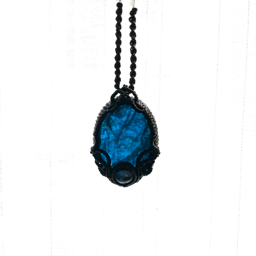 煌めく深い青♪ アパタイトの天然石マクラメネックレス 煌めく深い青♪ アパタイトの天然石マクラメネックレス