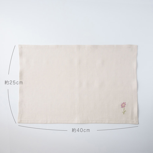 リネンに咲く一輪花の刺繍ハンカチ｜やわらかなクロスステッチ