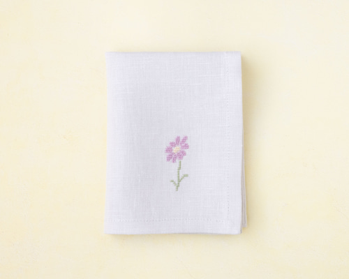リネンに咲く一輪花の刺繍ハンカチ｜やわらかなクロスステッチ